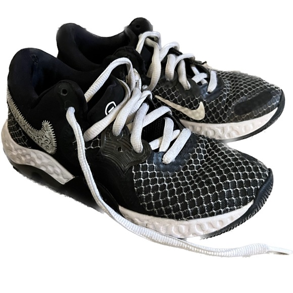 Nike Youth Basketball Shies youth size 6 - Picture 1 of 2